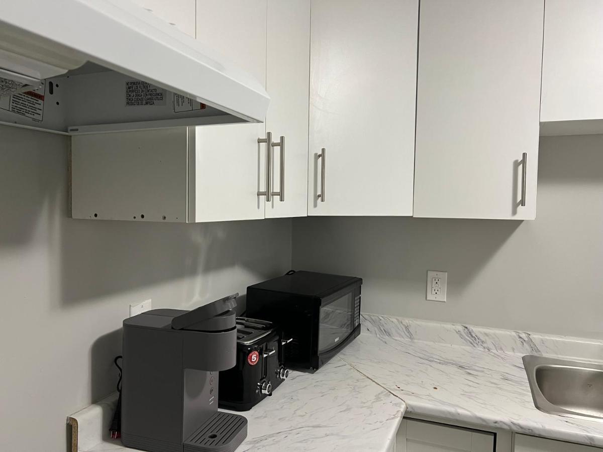 Cozy Modern And Lavish 1 Bedroom Basement Suite วินนิเพก ภายนอก รูปภาพ